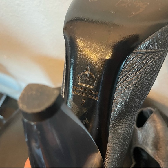 Colin Robertson gun metal grey Leather Peep toe Pumps with chunky lucite heel - Picture 8 of 10